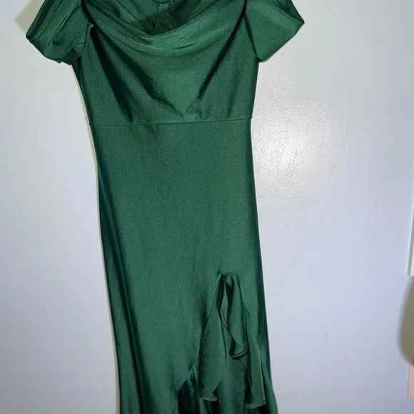 Elegant Green Off-Shoulder Dress - Picture 3 of 7